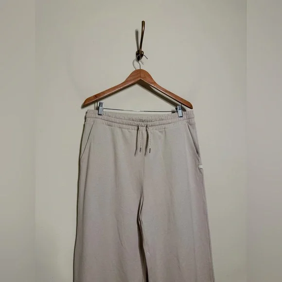 Vuori Halo Essential Wideleg Women's DreamKnit Pants in Ecru Heather - Picture 5 of 7